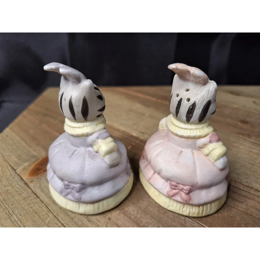 Vintage Kitty Cucumber Cinderella Stepsisters Cat Salt and Pepper Shakers
